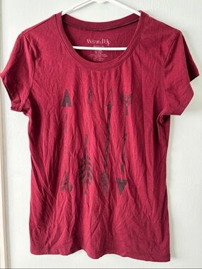 🌷5/$10🌷Wound Up Maroon Short-Sleeve Tee with Arrow Graphics